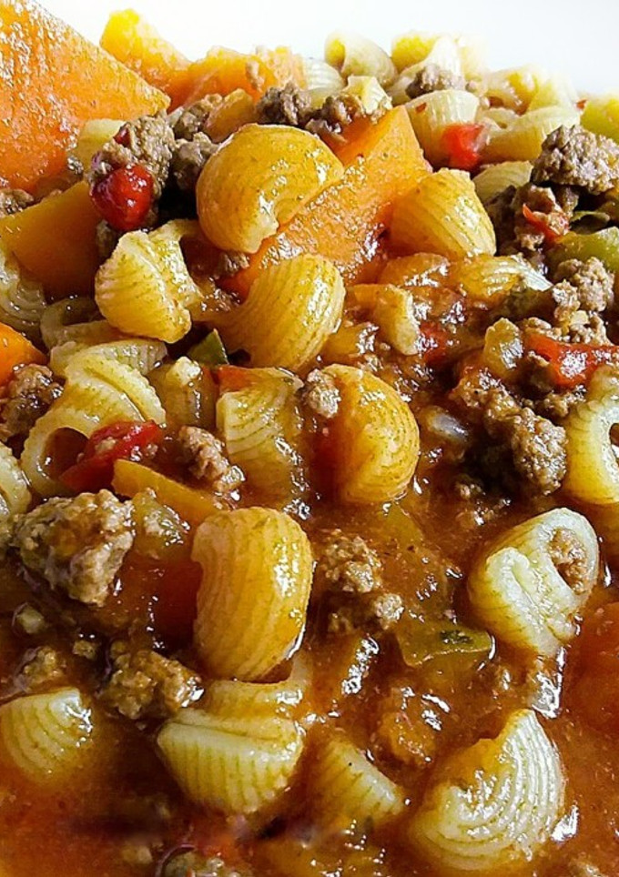Una foto de Guiso con carne y macarrones