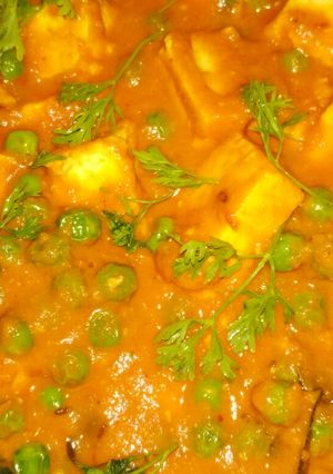 A picture of Matar Paneer.