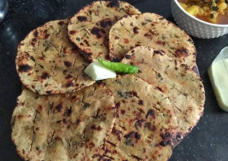 Easiest Way to Prepare Perfect Dry Methi Leaves In Missi Roti On Tava