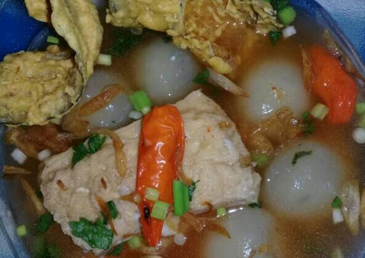 Cilok kuah tahu bakso