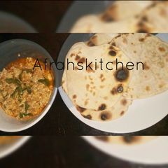 Miyar kwai da pita bread A picture of Miyar kwai da pita bread.
