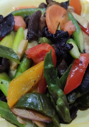 A picture of Stir fry Asparagus with black fungus.