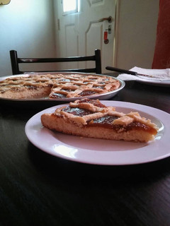 Una foto de Pastafrola de dulce de batata con chocolate