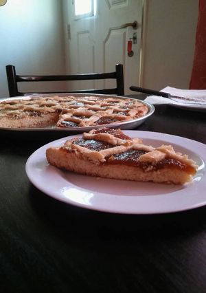 Una foto de Pastafrola de dulce de batata con chocolate