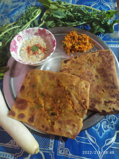 मूली के पराठे के (mooli ke parathe recipe in Hindi) रेसिपी मुख्य फोटो