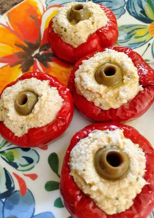 Foto di Peperoncini al forno ripieni di crema al tonno e olive