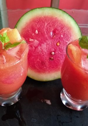 A picture of Watermelon papaya smoothie.