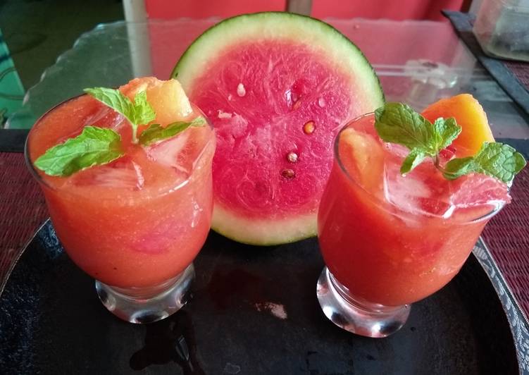 Steps to Make Homemade Watermelon papaya smoothie