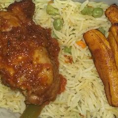 A picture of Indome with fried plantain and chicken.