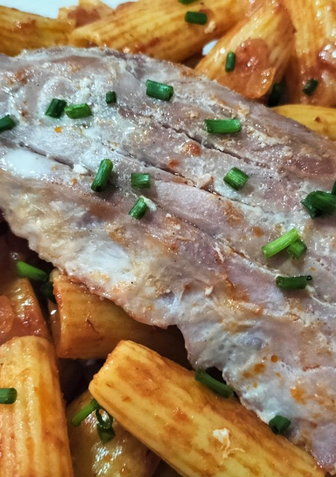 Una foto de Rigatoni con ventresca de atún al teriyaki