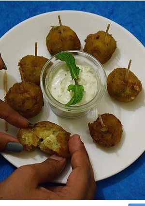 A picture of Aloo paneer cheese balls.