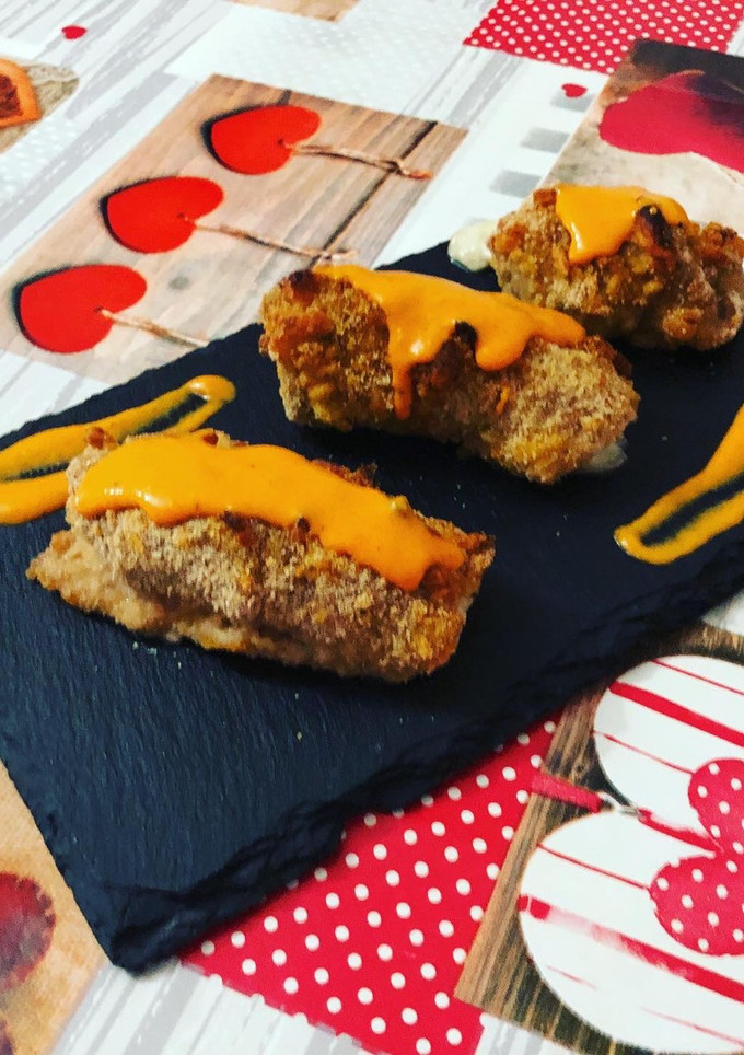 Una foto de Rollitos de pavo con mozzarella y jamón 🦃