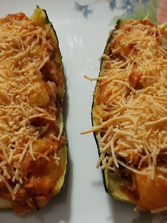 Una foto de Calabacín relleno de pollo asado (aprovechamiento)