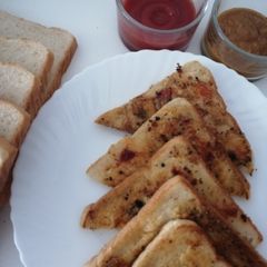 A picture of Upma sandwich.