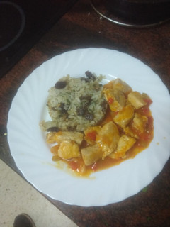Una foto de Pavo agridulce con arroz hindú