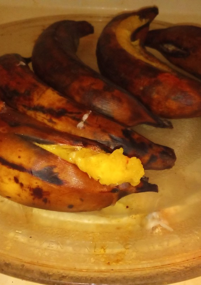 Una foto de Plátanos Maduros horneado en su concha