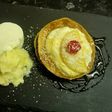 Milhojas de helado de piña, coco rallado y miel