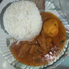 A picture of Coconut rice with mutton curry.