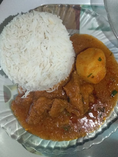 A picture of Coconut rice with mutton curry.