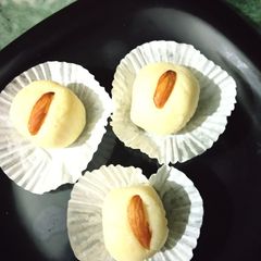 A picture of Chhena Mava Ladoo.