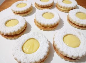 Una foto de Lunettes con curd de limón 🍋