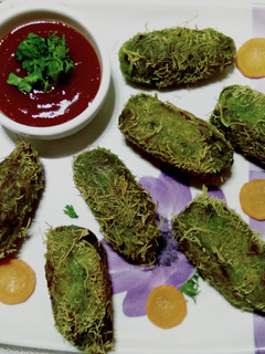 हरीयाली पालक कबाब (palak kabab recipe in marathi) रेसिपी चे मुख्य फोटो