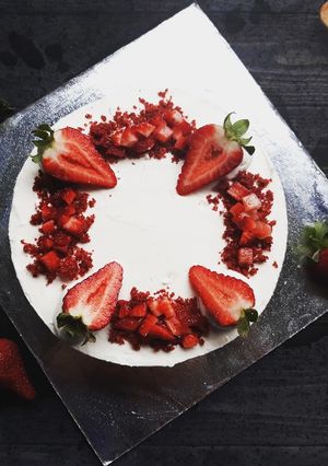 Hình của món Mousse sữa chua dâu tây.
