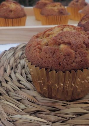 Una foto de Muffins de coco, mango y chocolate blanco