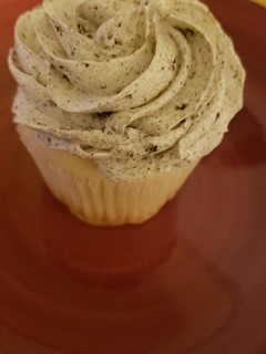 A picture of White Cupcakes with whipped Oreo icing.