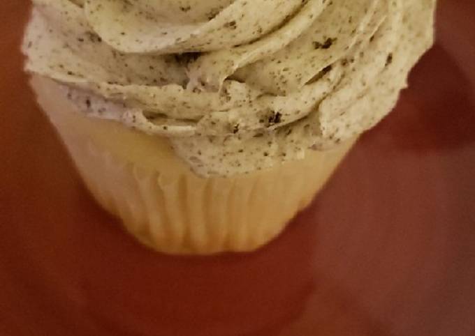 White Cupcakes with whipped Oreo icing