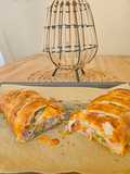 Rotolo di pasta sfoglia con prosciutto, formaggio e zucchine