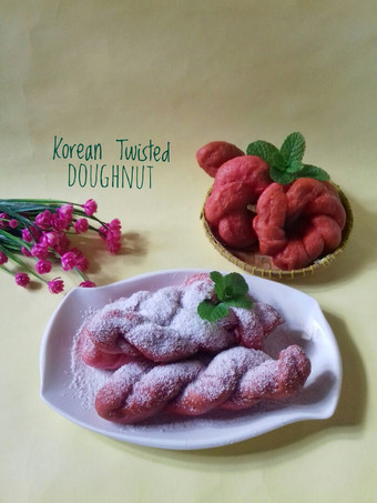 Bagaimana Menyiapkan Kkwabaegi (Donat Kepang Ala Korea) Anti Gagal