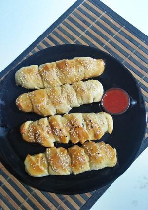 A picture of Chicken bread roll.