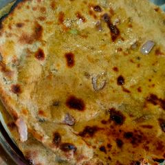 A picture of Tandoori pyaaz parantha.