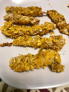 Una foto de Tiras de pollo con copos de maíz y avena