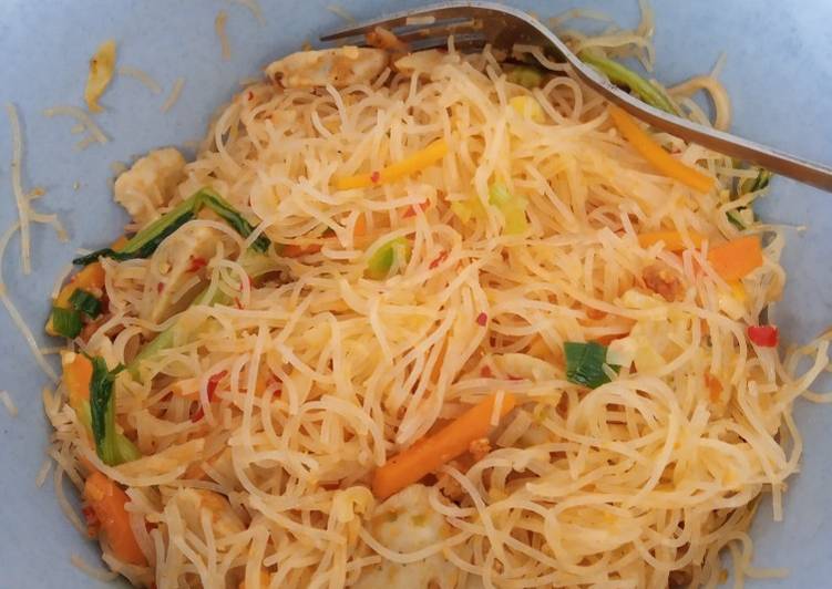 Bagaimana Menyiapkan Mihun goreng bakso yang Bikin Ngiler