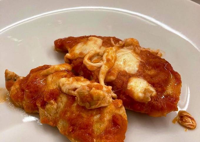 Ricetta Petto di pollo al pomodoro e scamorza affumicata filante di Cucina  con Giacomo - Cookpad