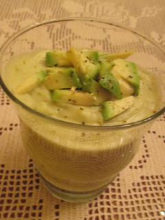 Foto principal de Crema de aguacate con cebolla y nata