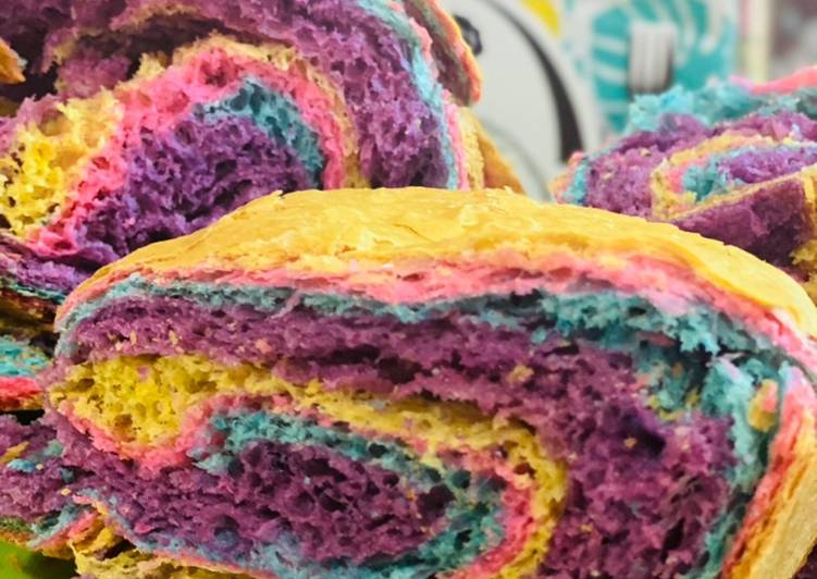 Bagaimana Menyiapkan Rainbow Bread yang Menggugah Selera