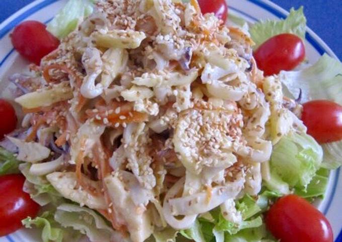 Салат с кальмарами
