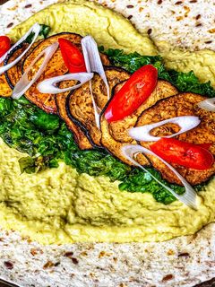 O poză a rețetei Hummus cu avocado.