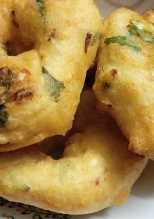 मेदु वड़ा (Medu Vada recipe in Hindi) रेसिपी मुख्य फोटो