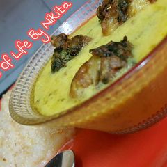 A picture of Kadhi chawal.