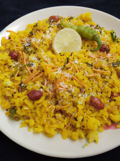 કાંદા પોહા (Kanda Poha Recipe In Gujarati) રેસીપી મુખ્ય ફોટો