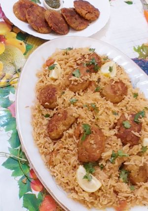 A picture of Chicken Gola kabab pulao.