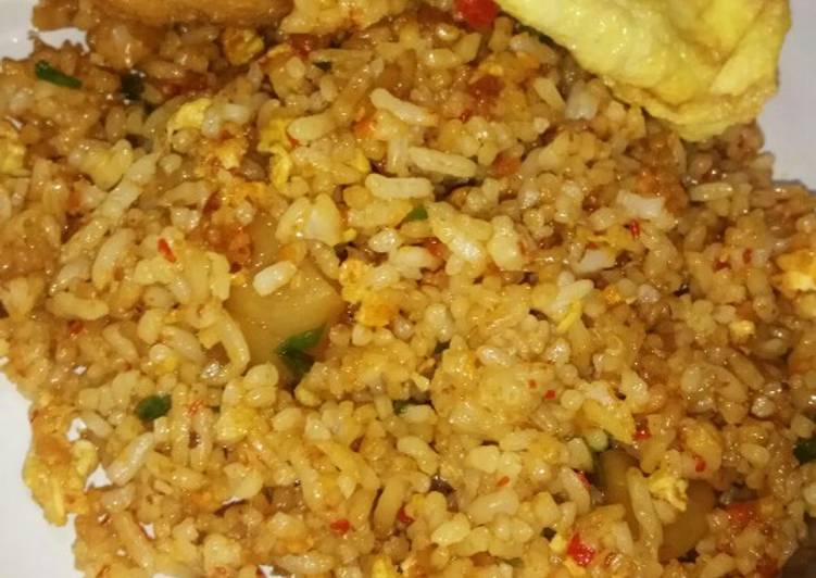 Cara Gampang Menyiapkan Nasi Goreng Sosis, Lezat