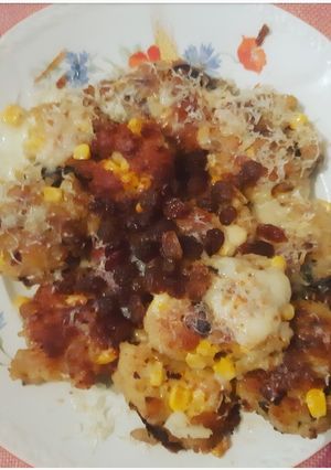 A picture of Aloo and corn fried veg patties with cheese n kismis.