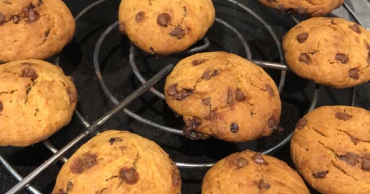 Whole wheat and jaggery chocolate chip cookies Recipe by Kitchen Queen