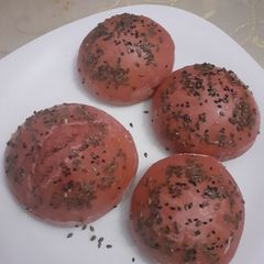 A picture of Beetroot buns.