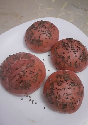 A picture of Beetroot buns.